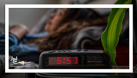 چرا درست قبل از زنگ ساعت بیدار می‌شویم؟