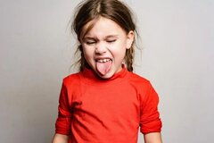 لباس‌های رنگارنگ کودکان؛ زیبا اما آلوده به سرب