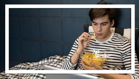وقتی تلفن همراه سلامت غذایی نوجوان را می‌دزدد