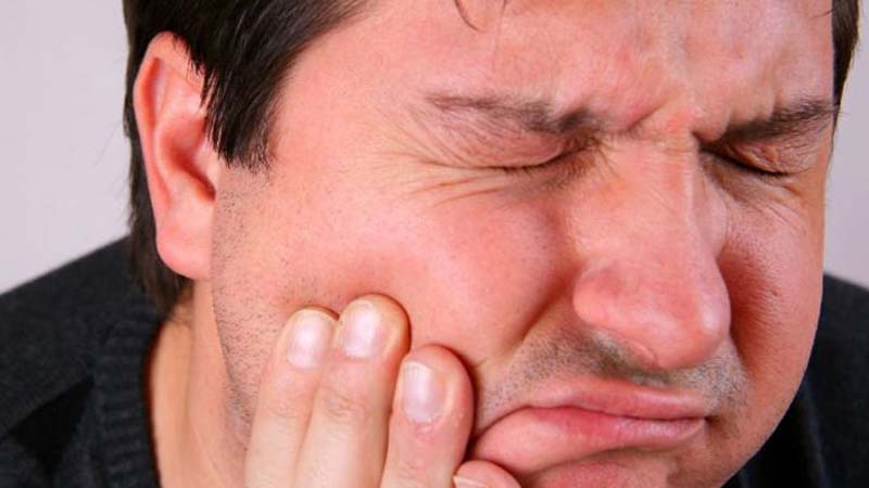 علت ورم صورت در صبح چیست؟ دلایل پف صورت و چشم بعد از خواب