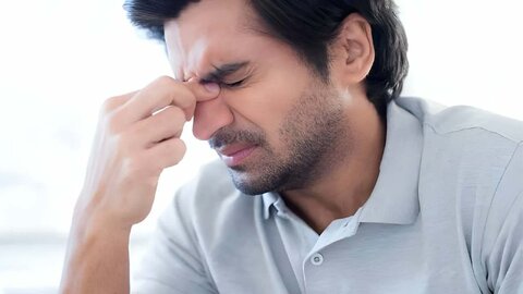 علت ورم صورت در صبح چیست؟ دلایل پف صورت و چشم بعد از خواب