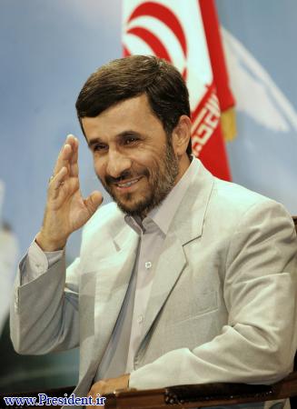 احمدی نژاد: ملت ایران قله‌های پیشرفت را فتح می‌كند