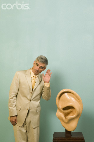 علائمی نظیر وزوز گوش و یا کاهش شنوایی ممکن است علامت تومورگوش باشد