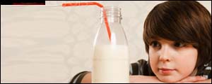 مکاتبات کمیته ملی شیر برای برنامه شیر مدارس به کجا رسید؟/کاهش چشمگیر دانش آموزان تحت پوشش برنامه شیرمدرسه