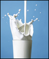 مصرف شیر و لبنیات در سبد غذایی خانواده ایرانی رو به کاهش است