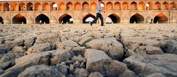 احتمال بروز فاجعه‌ در حوضه زاینده‌رود/نگرانی از شرایط بحرانی قطع آب در اصفهان