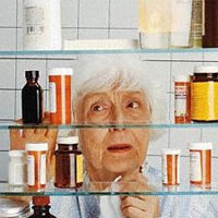 سالمندان برای مصرف دارو به کمک شما نیاز دارند