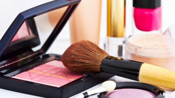 مواد شیمیایی در لوازم آرایش سبب یائسگی زودرس می شود