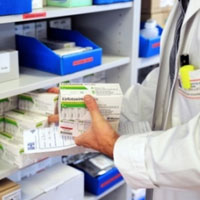 هشدار نسبت به مشکل نقدینگی داروخانه‌ها درپی عدم وصول مطالبات از سوی بیمه‌ها