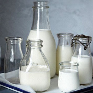 برای پیشگیری از پوکی استخوان باید شیر بیشتری بخوریم؟