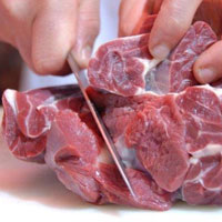 گوشت تازه را بعد از یک روز نگهداری در یخچال، مصرف کنید