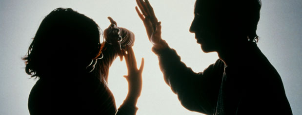 خشونت خانگی چیست و چه کسی قربانی آن می‌شود؟