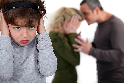 چرا برخی از والدین رفتارهای خشونت‌آمیز دارند؟