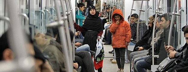 فروش کالاهای قاچاق و مواد مخدر در مترو