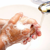مضرات شست‌وشوی زیاد بدن با صابون