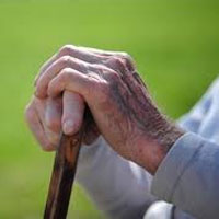 سالمندان از‌ سال ٩٠ به بعد فقیرتر شده‌اند