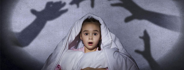 7 راهکاری که ترس فرزندتان را از تاریکی از بین می برد