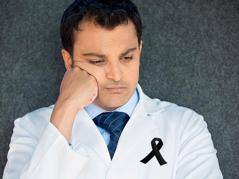 عکس/همدلیِ دسته جمعیِ پرستاران سراسر کشور در واکنش به فوت پرستار نیشابوری