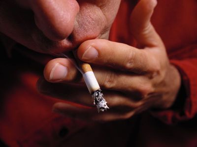 سیگار کشیدن تغییرات باکتریایی در دهان ایجاد می کند
