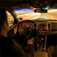 آیا گوش دادن به رادیو، رانندگی را خطرناک می‌کند؟