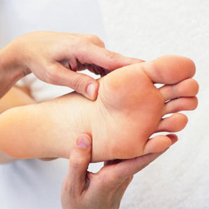 چگونه تاول های پا را درمان کنیم؟