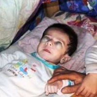 کودک نابینای دهدزی برای درمان به تهران آمد