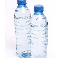 بطری های آب پلاستیکی به مینای دندان کودکان آسیب می رسانند