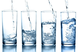 فیلم/برای سالم ماندن چقدر آب بنوشیم؟