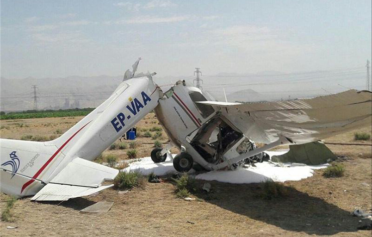 عکس/هواپیما روی سر عابر افتاد/ این حادثه در آبیک قزوین رخ داد