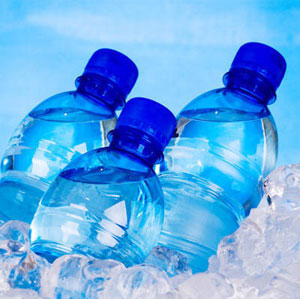 بطری‌های پلاستیکی یکبار مصرف را در فریزر قرار ندهید