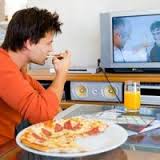 آسیب های غذا خوردن مقابل تلویزیون و رایانه