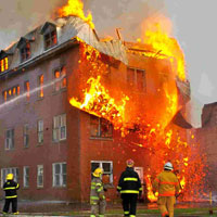 آتش‌سوزی در یک خوابگاه دانشجویی/25 نفر نجات یافتند