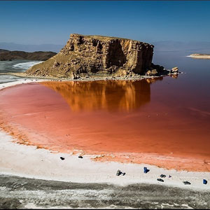 اظهار نظری در خصوص سمی بودن رنگ قرمز آب دریاچه ارومیه نشده است