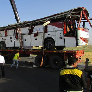 وضعیت یک نفر از سربازان حادثه اتوبوس نی ریز وخیم اعلام شد