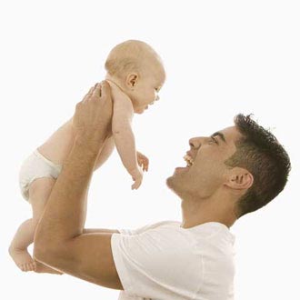 پدر شدن موجب خوش اخلاقی مردان می شود