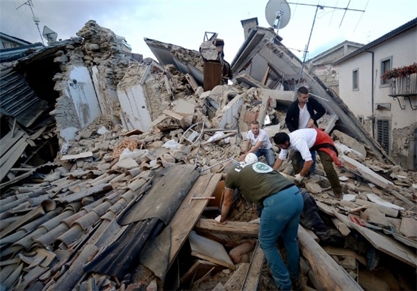عکس/تلفات زمین‌لرزه ایتالیا به 247 کشته افزایش یافت