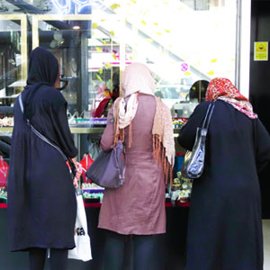 دلایل تمایل ایرانی‌ها به پوشیدن لباس‌های تیره