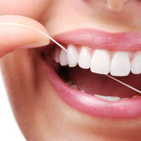 نخ دندان مانع پوسیدگی سطوح بین دندانی می‌شود