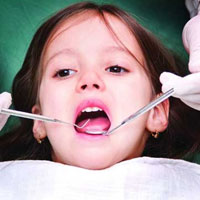 دندان‌های شیری را تا ۱۱ سالگی نکشید
