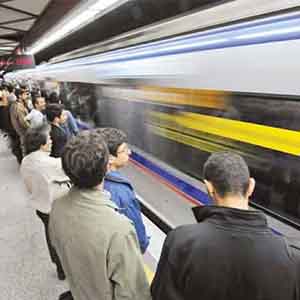 چرا خودکشی در مترو مد شده است؟