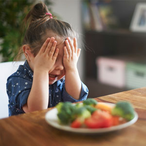چرا کودکان دست رد به سینه سبزیجات می زنند؟