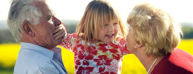 6 کاری که قبل از سپردن بچه‌ها به مادربزرگ باید انجام دهید