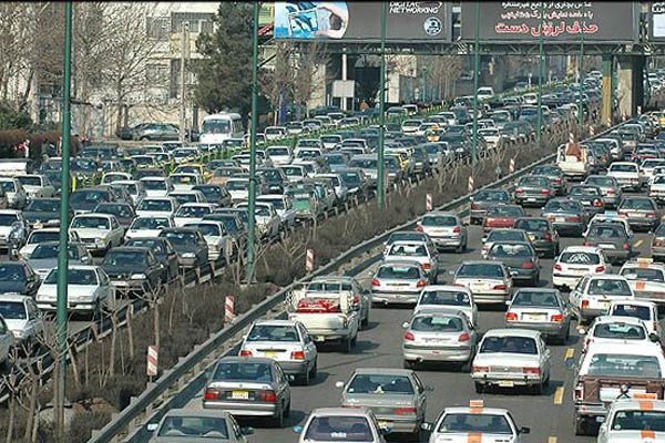 ترافیک سنگین، شهروندان تهرانی را کلافه کرد