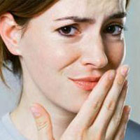 علت های بوی بد دهان چیست؟