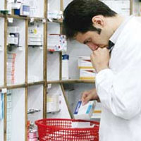 انتقاد رئیس انجمن داروسازان به افزایش مالیات داروخانه‌ها