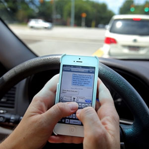 تحقیق درباره پیامک های مرگ‌بار در رانندگی