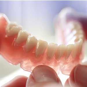 مهم ترین عوارض بی دندانی، تحلیل استخوانی است