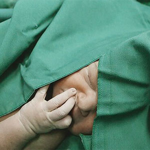 شایعه قطع انگشت کودک 7 ماهه توسط پرستاری در بیمارستان بعثت واقعیت ندارد