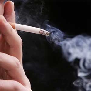 سیگار کشیدن موجب بروز بیماری های چشمی می شود