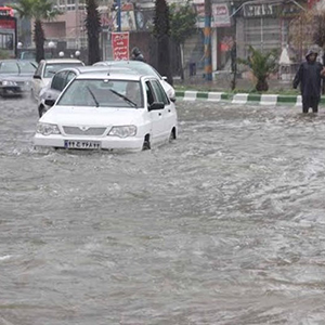 آبگرفتگی و سیلاب در معابر عمومی تبریز/ شهروندان به توصیه های هواشناسی توجه کنند